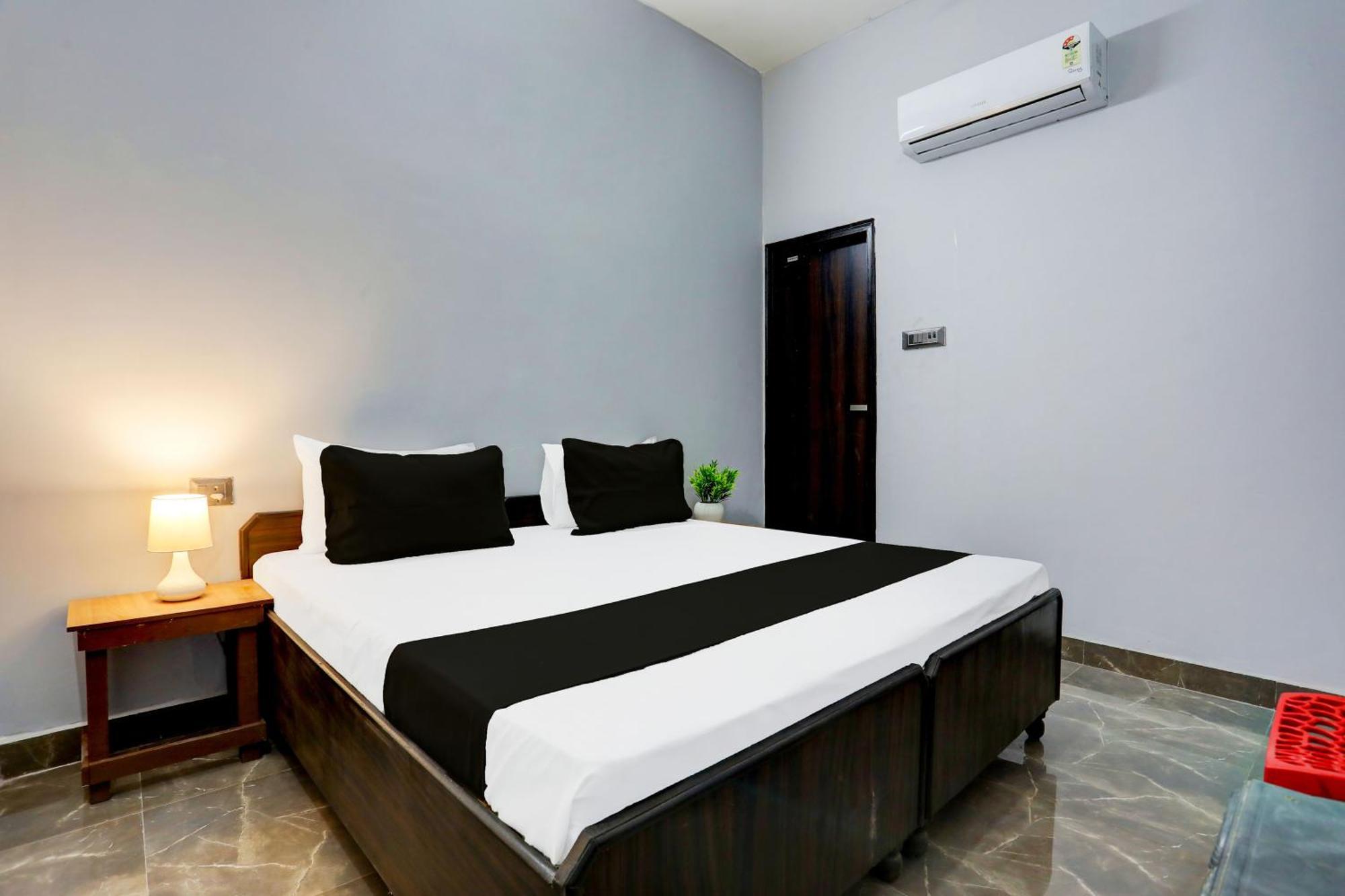 Super Hotel Live View Indraprastha Exterior foto