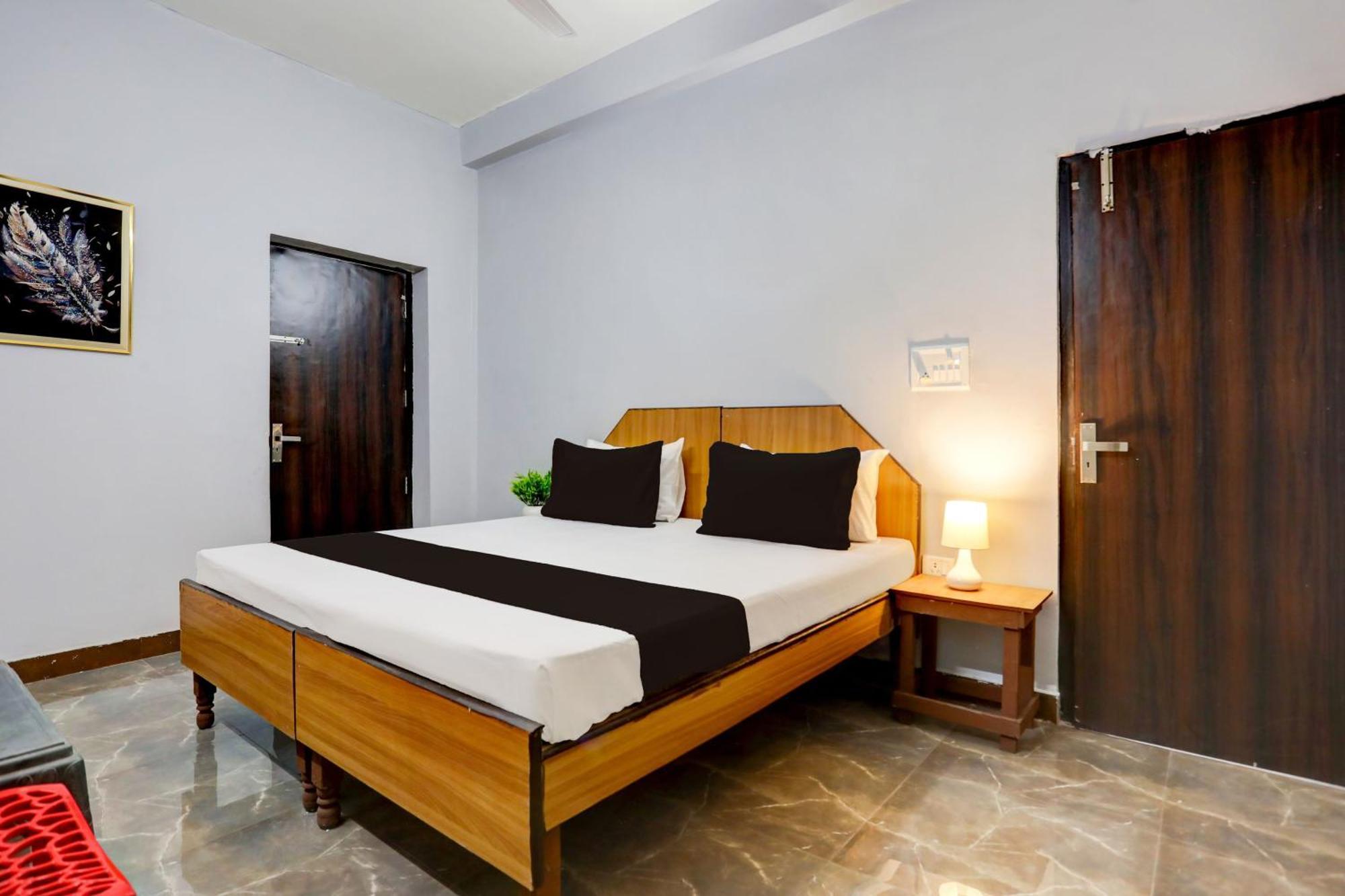Super Hotel Live View Indraprastha Exterior foto