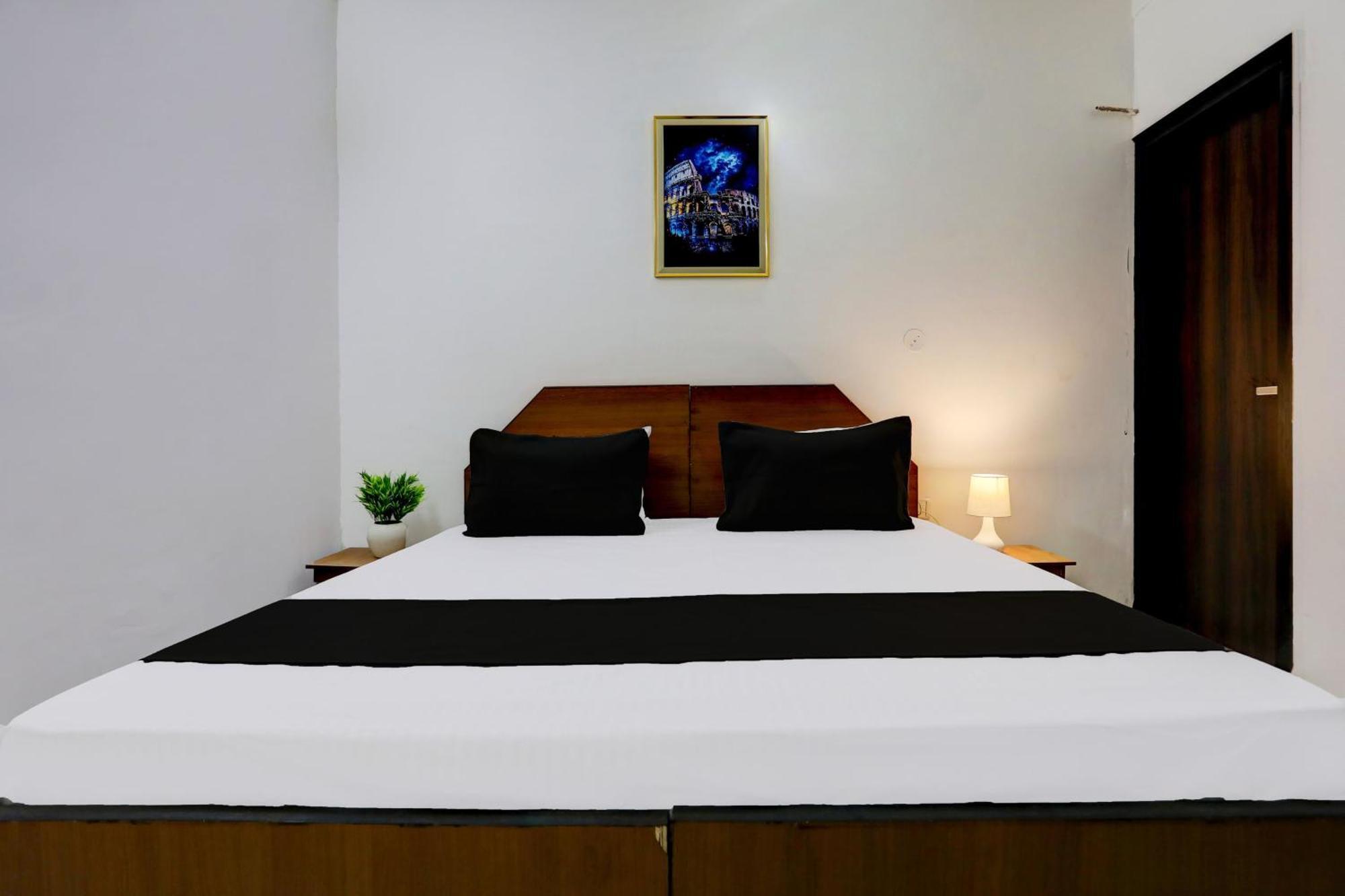 Super Hotel Live View Indraprastha Exterior foto