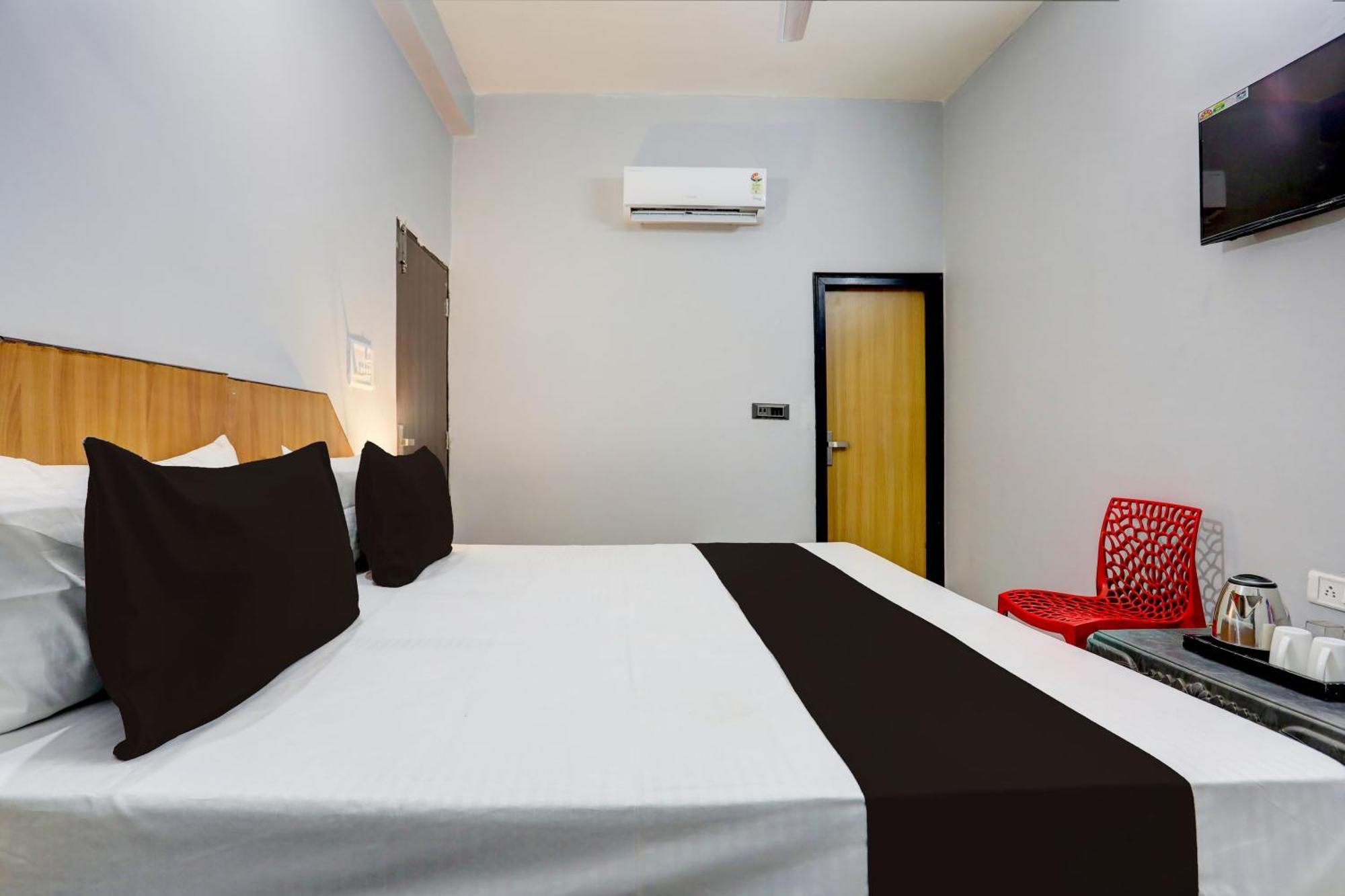 Super Hotel Live View Indraprastha Exterior foto