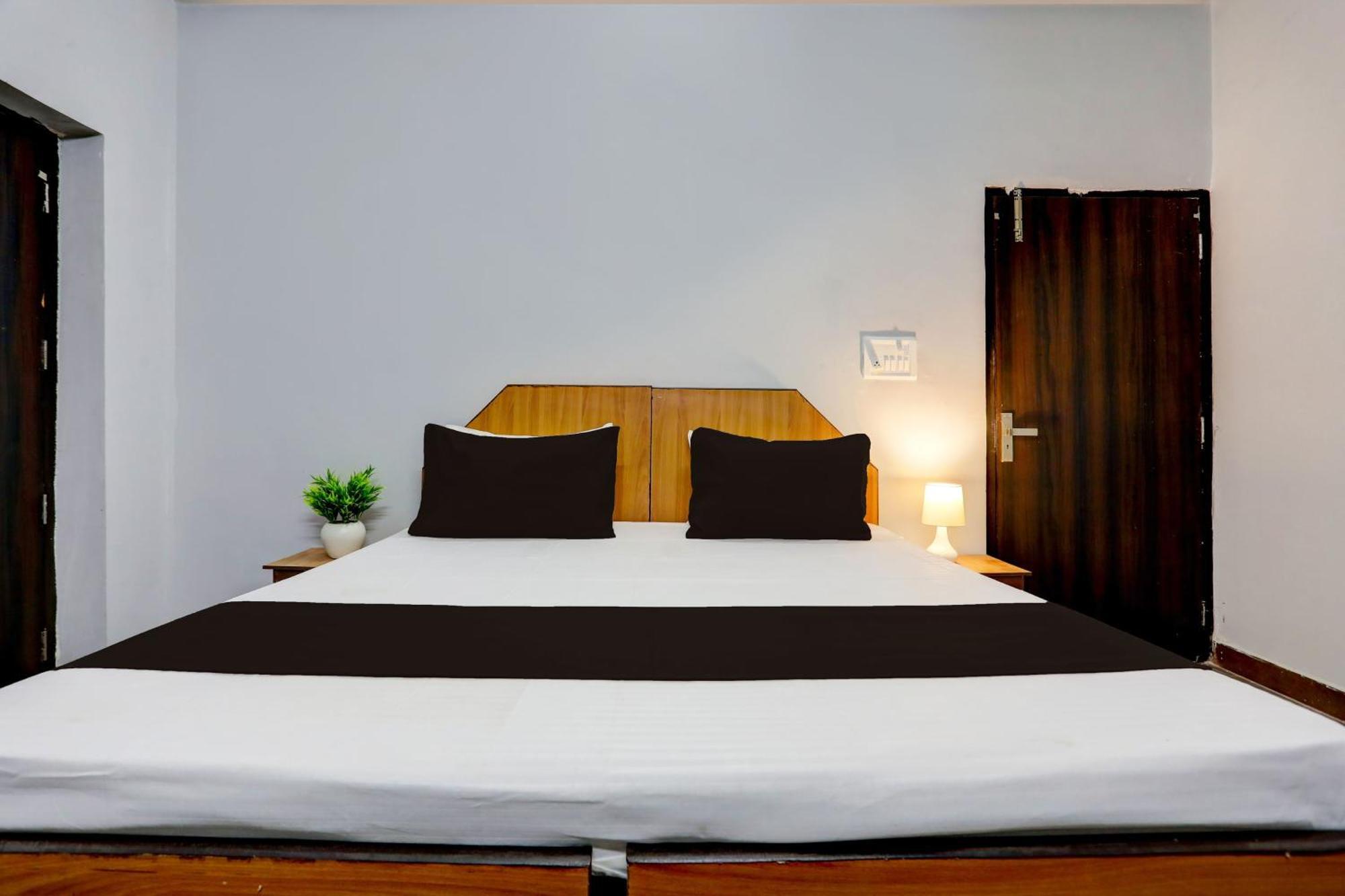 Super Hotel Live View Indraprastha Exterior foto